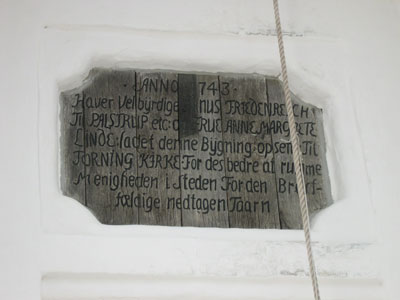 Mindetavle på Thorning kirke. Foto: Søren Nielsen